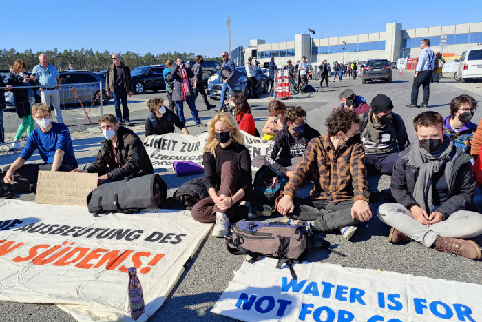 Klimaschützer protestierten gegen die Fabrik. (Foto: Friedhelm Greis/Golem.de)