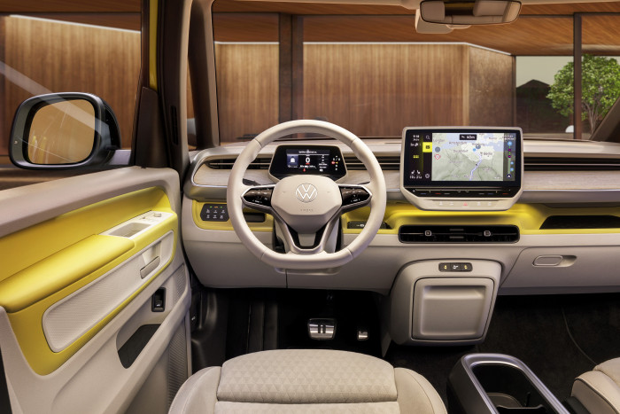 Typisch sind das eher kleine Display hinter dem Lenkrad und das größere Display über der Mittelkonsole. (Foto: Volkswagen)