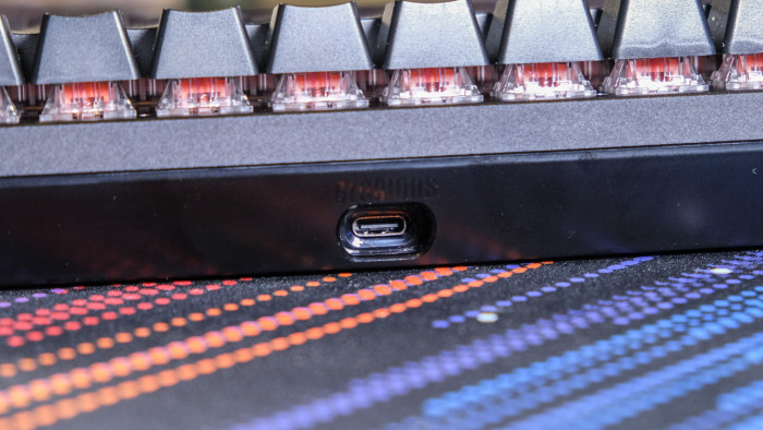 Switches schauen teilweise an der Seite heraus. (Bild: Oliver Nickel/Golem.de)