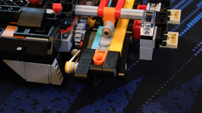 Aufbau des Lego DeLorean 10300 (Bild: Oliver Nickel/Golem.de)