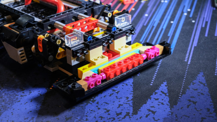 Aufbau des Lego DeLorean 10300 (Bild: Oliver Nickel/Golem.de)