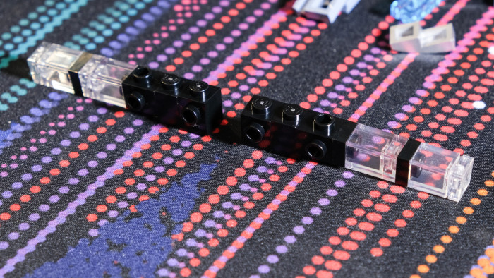 Aufbau des Lego DeLorean 10300 (Bild: Oliver Nickel/Golem.de)