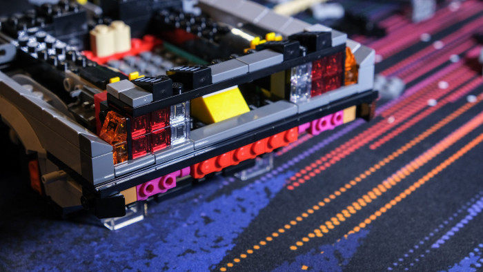 Aufbau des Lego DeLorean 10300 (Bild: Oliver Nickel/Golem.de)