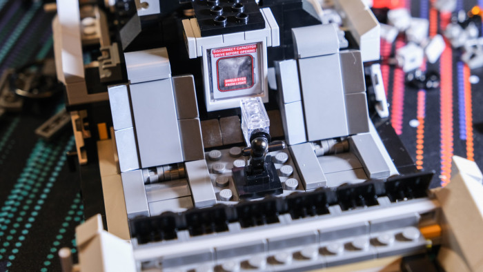 Aufbau des Lego DeLorean 10300 (Bild: Oliver Nickel/Golem.de)