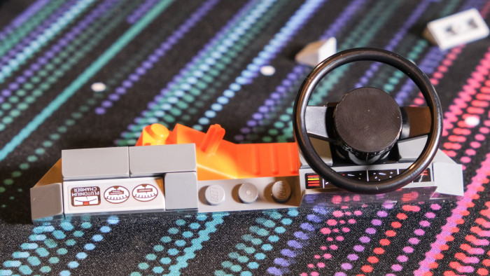 Aufbau des Lego DeLorean 10300 (Bild: Oliver Nickel/Golem.de)