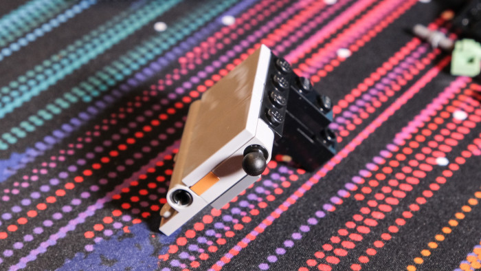 Aufbau des Lego DeLorean 10300 (Bild: Oliver Nickel/Golem.de)