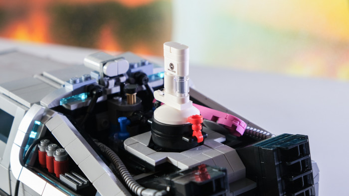 Lego Die Zeitmaschine aus Zurück in die Zukunft 10300 (Bild: Oliver Nickel/Golem.de)