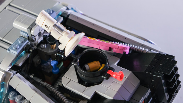 Lego Die Zeitmaschine aus Zurück in die Zukunft 10300 (Bild: Oliver Nickel/Golem.de)