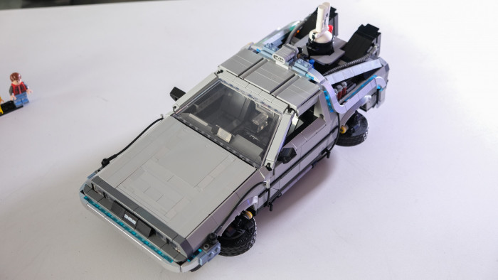 Lego Die Zeitmaschine aus Zurück in die Zukunft 10300 (Bild: Oliver Nickel/Golem.de)
