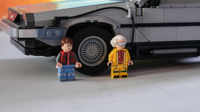 Lego Die Zeitmaschine aus Zurück in die Zukunft 10300 (Bild: Oliver Nickel/Golem.de)
