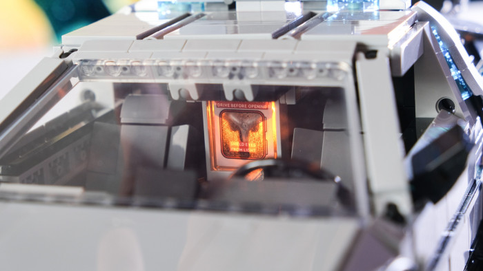 Lego Die Zeitmaschine aus Zurück in die Zukunft 10300 (Bild: Oliver Nickel/Golem.de)