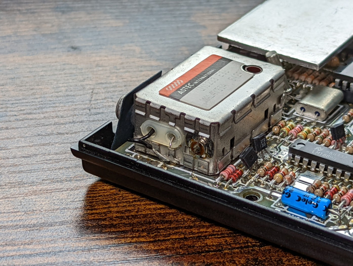 Der ZX Spectrum wandelte ein Composite-Signal in ein RF-Signal um - durch eine kleine Modifikation kann man den besseren Composite-Output direkt anzapfen. (Bild: Tobias Költzsch/Golem.de)