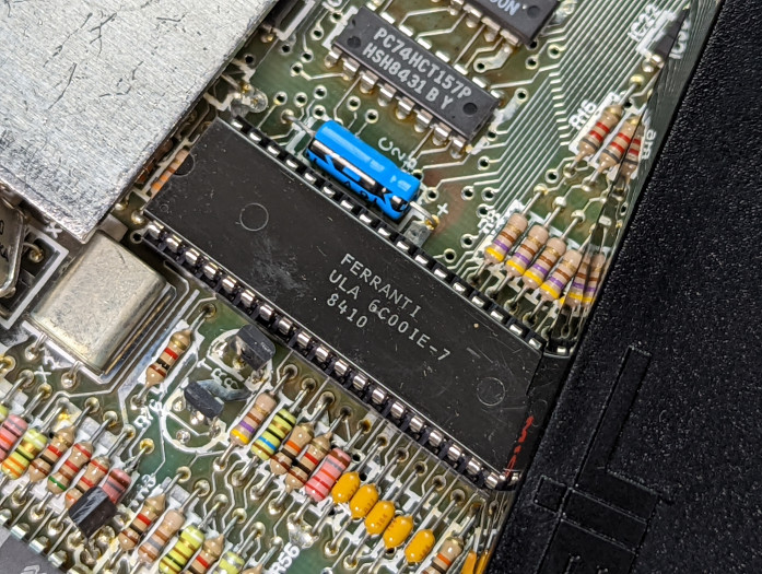 Der ULA-Chip nahm dem Z80 einige Arbeit ab, weshalb de ZX Spectrum trotz gleicher Taktzahl flotter als seine Vorgänger ist. (Bild: Tobias Költzsch/Golem.de)