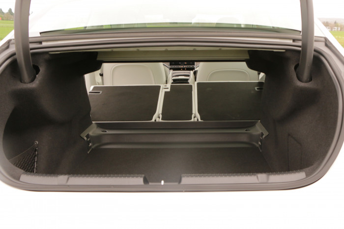 Ohne umgeklappte Rücksitze beträgt das Gepäckvolumen 430 Liter, das Volumen bei umgeklappten Rücksitzen gibt Mercedes nicht an. (Foto: Friedhelm Greis/Golem.de)