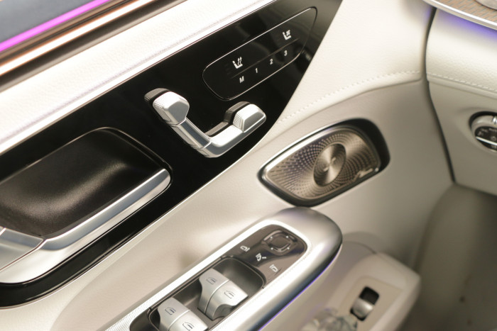 Bei Komfort und Verarbeitung muss man im Vergleich zur S-Klasse ebenfalls wenig Abstriche machen. (Foto: Friedhelm Greis/Golem.de)