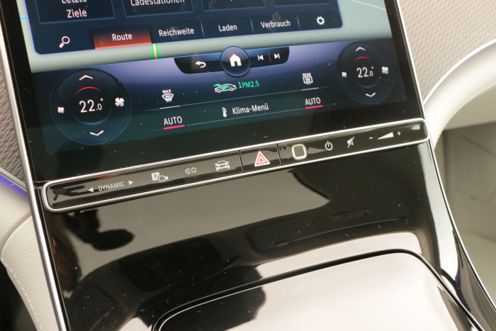 Unter dem Display befindet sich noch eine Tastenleiste für die Fahrmodi Eco, Normal und Sport. (Foto: Friedhelm Greis/Golem.de)