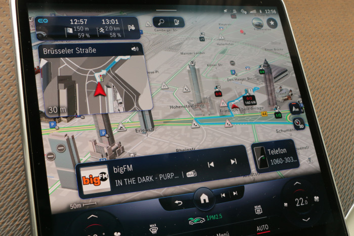 Etwas verwirrend ist bisweilen die Darstellung der Navigation durch das Zero-Layer-Konzept.  (Foto: Friedhelm Greis/Golem.de)