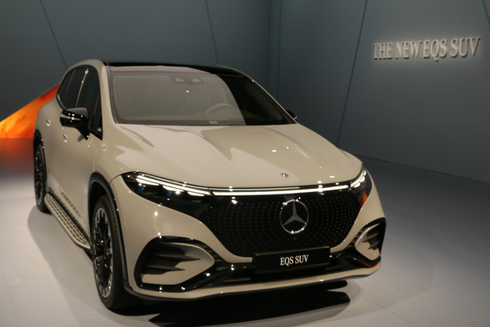 Das SUV hat eine wuchtigere Front als die Limousine. (Foto: Friedhelm Greis/Golem.de)