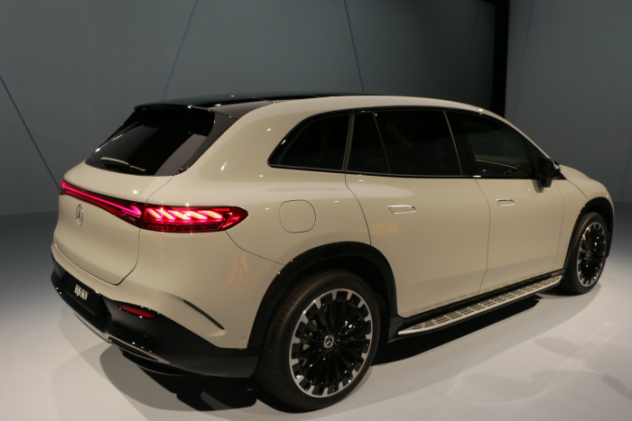 Zwar ist der Stadtgeländewagen fast 10 Zentimeter kleiner, dafür aber rund 20 Zentimeter höher. (Foto: Friedhelm Greis/Golem.de)