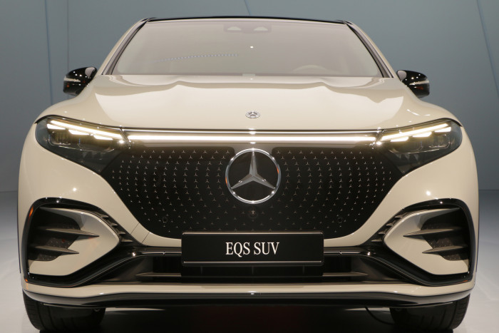 Die Fronthaube lässt sich normalerweise nicht öffnen und bietet darunter keinen zusätzlichen Stauraum. (Foto: Friedhelm Greis/Golem.de)