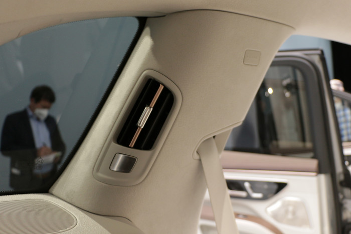 Auch für die Passagiere in der dritten Sitzreihe gibt es eine eigene Belüftung. (Foto: Friedhelm Greis/Golem.de)