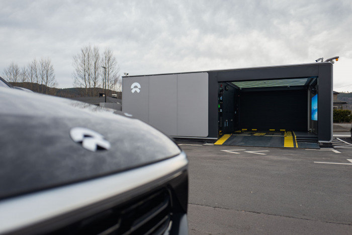 Akku-Tauschstation in Oslo: Der chinesische Autohersteller Nio hat das Akkuwechsel-Konzept wiederbelebt. (Bild: Nio)