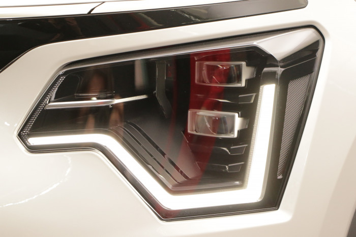 Gegen Aufpreis gibt es Dual-LED-Scheinwerfer. (Foto: Friedhelm Greis/Golem.de)