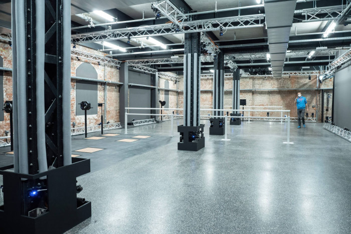 Was in der VR toll aussieht, ist im realen Leben ein karger Raum. (Bild: Martin Wolf/Golem.de)