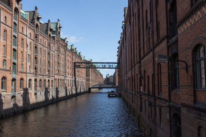 Das Yullbe Wunderland ist im neuen Teil des Wunderlands (r). Über eine Brücke gelangt man dorthin hin. (Bild: Werner Pluta/Golem.de)