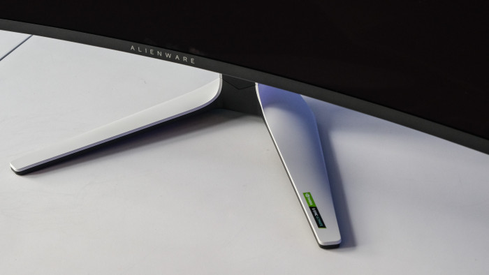 Auf dem Schreibtisch nimmt der Fuß etwas mehr Platz weg. (Bild: Oliver Nickel/Golem.de)