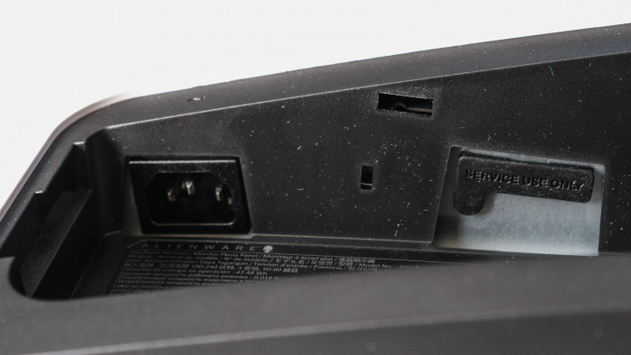 Unten rechts wird das Netzkabel eingesteckt. (Bild: Oliver Nickel/Golem.de)