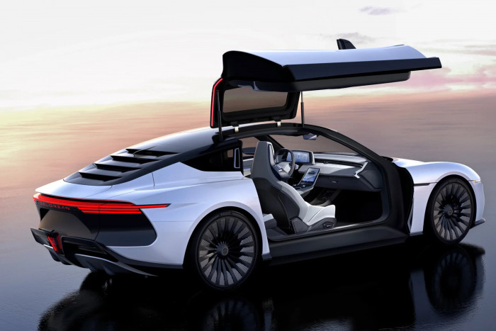 Der Innenraum ist nicht besonders futuristisch, sondern eher konventionell.