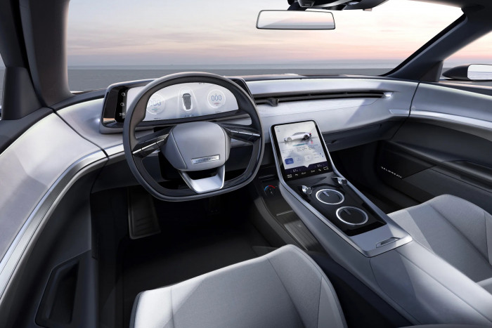 Die Displays sind ebenso wie beim Tesla Model S angeordnet. (Foto: DeLorean)