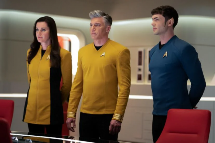 Mit dabei: Erste Offizierin Una Chin-Riley (links), Captain Pike und Spock (rechts) (Bild: Paramount/Startrek.com)