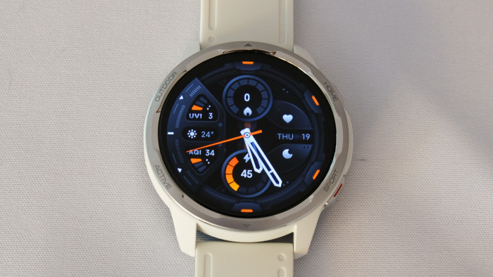 Eines von vielen hübschen Zifferblättern. (Bild: P. Steinlechner/Golem.de)