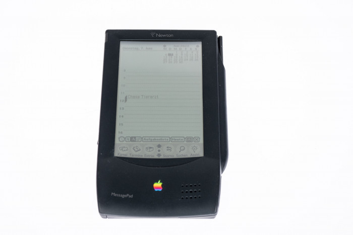 Das Messagepad H1000 mit dem Betriebssystem Newton OS war Apples erstes Handheld - und einer der ersten PDAs. (Bild: Martin Wolf/Golem.de)