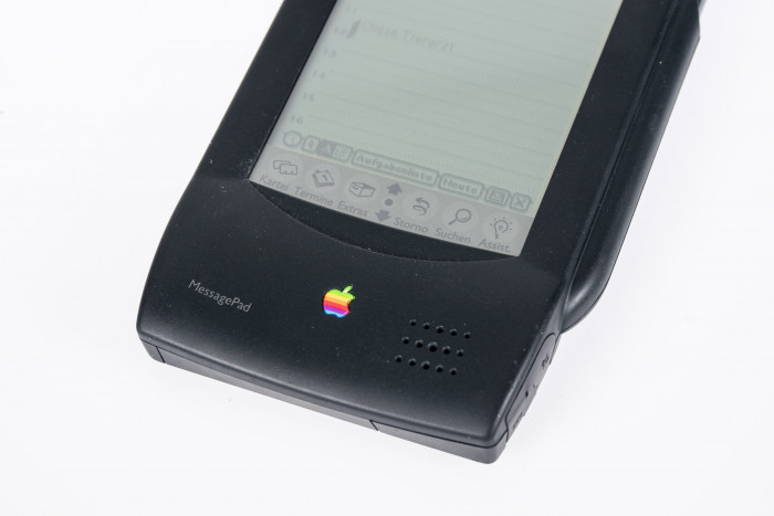 Das Messagepad lässt sich über einen kapazitiven Bildschirm und eine Art Taskleite steuern. (Bild: Martin Wolf/Golem.de)