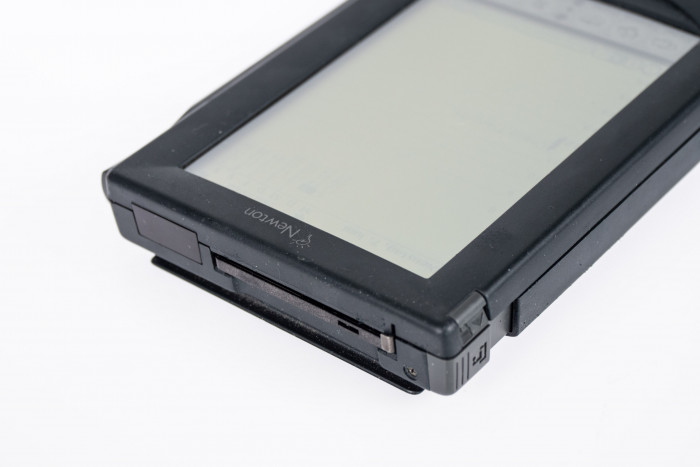 An der Oberseite befindet sich ein Steckplatz für Speicherkarten. (Bild: Martin Wolf/Golem.de)