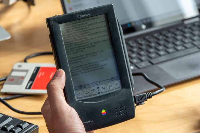 Über Newton Connect können wir auch Programme auf das Messagepad übertragen, unter anderem E-Books. (Bild: Martin Wolf/Golem.de)