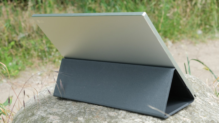 Die Höhe lässt sich über das Magnetcover einstellen. (Bild: Oliver Nickel/Golem.de)