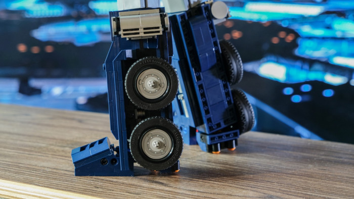 Die Reifen sind ein Wiedererkennungsmerkmal von Optimus (Bild: Oliver Nickel/Golem.de)