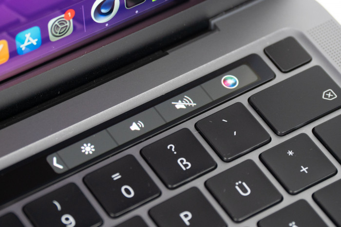Die Touchbar zeigt diverse Bedienungselemente an. (Bild: Martin Wolf/Golem.de)