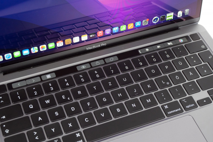 Die Tastatur hat einen flachen Anschlag. (Bild: Martin Wolf/Golem.de)