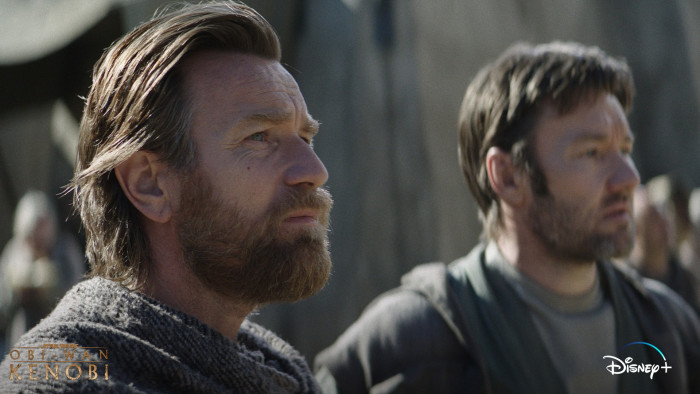 Obi-Wan (Ewan McGregor) und Owen Lars (Joel Edgerton) auf Tatooine (Bild: Disney/Starwars.com)
