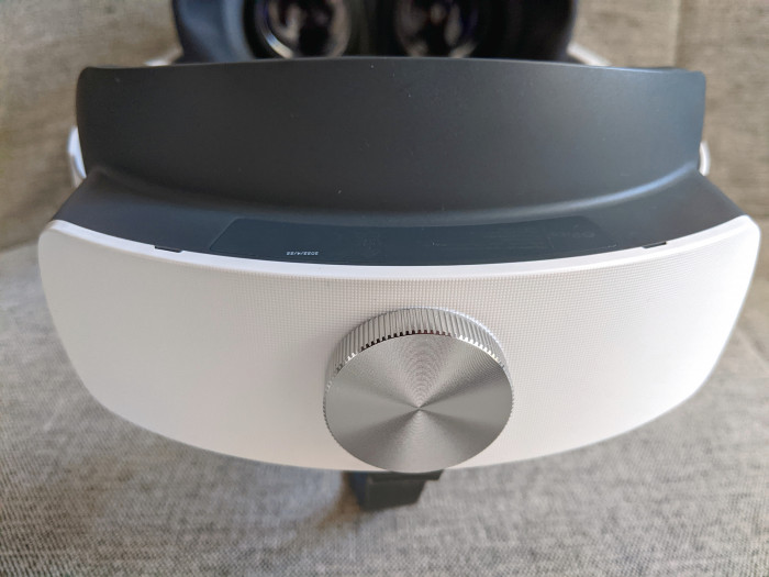 Headset-Akku und Drehregler für das Head Strap (Bild: Achim Fehrenbach)