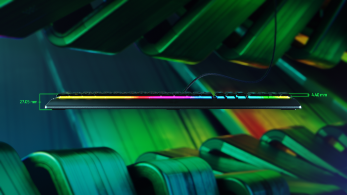 Die Ornata V3 ist eine verhältnismäßig dünne Tastatur. (Bild: Razer)