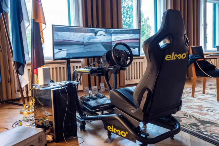 Leider gibt es kein haptisches Feedback aus dem Wagen. (Bild: Martin Wolf / Golem.de)