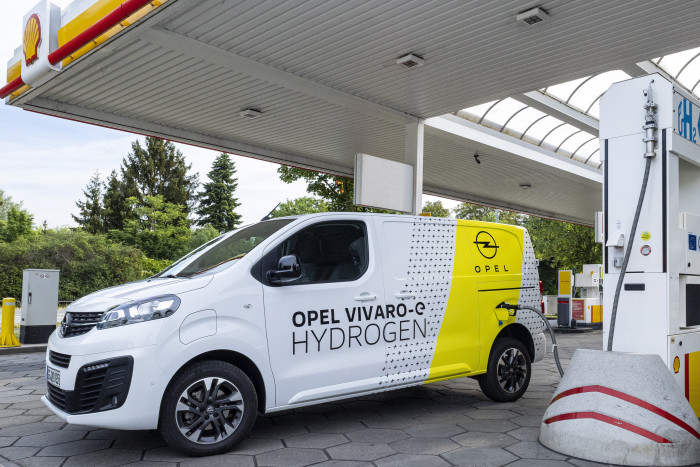 Wasserstofftankstellen sind rar gesät: Im Juni 2022 gibt es 95 in ganz Deutschland. (Foto: Opel) 