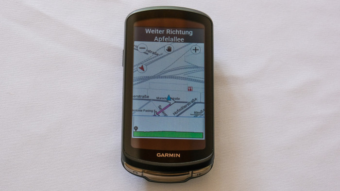 Die lila Linie markiert die n&auml;chsten Meter der Tour. (Foto: Steinlechner/Golem.de)