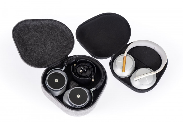 Links die Tasche des MW75, rechts die Tasche des Bose Noise Cancelling Headphones 700 (Bild: Martin Wolf Golem.de)